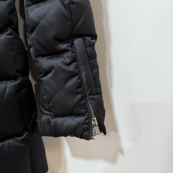 Andrew Marc women’s black puffer coat with raccoon trim - Picture 7 of 9